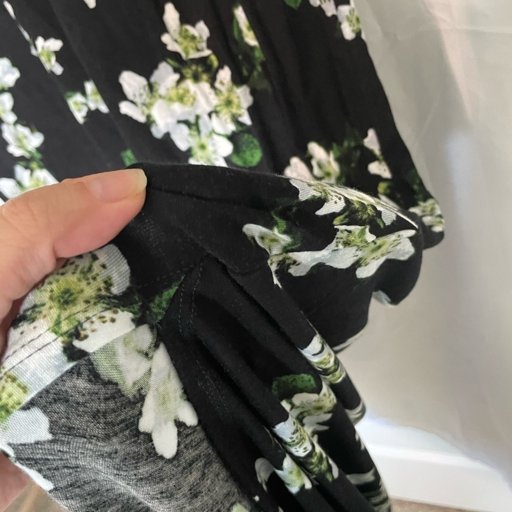 LuLaRoe Black and White Sheath Maxi Dress V-Neck​​​​ - Picture 4 of 9